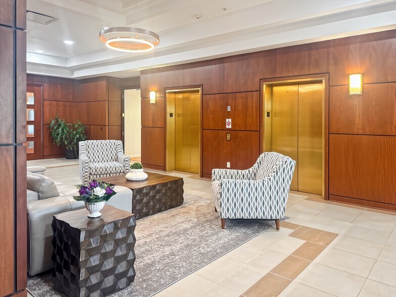 More Photos Of 6901 Professional Pky E, Sarasota Coworking Space