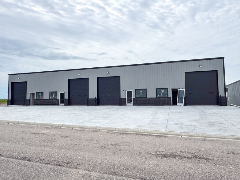 More Photos Of 903 Venture Ct, Kechi Warehouse For Lease