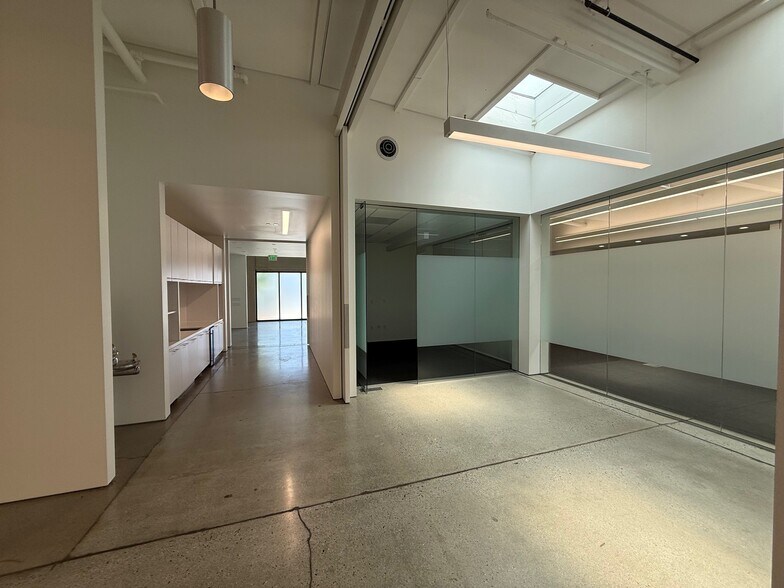 More Photos Of 10161-10181 Bubb Rd, Cupertino Research And Development For Lease
