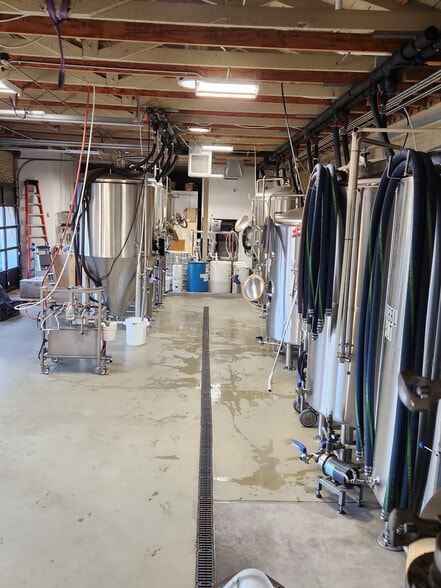 More Photos Of 585 E Thompson Blvd, Ventura Restaurant For Sale