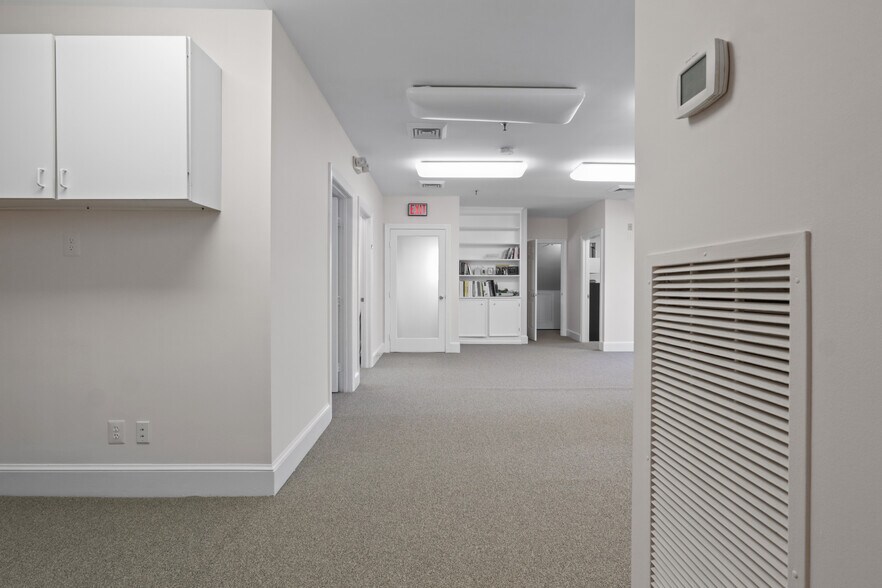 More Photos Of 111 Oronoco St, Alexandria Office For Lease