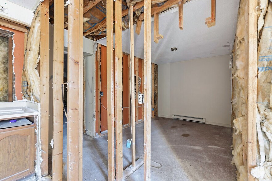 More Photos Of 121 W Broadway, Fulton Storefront Retail Residential For Sale