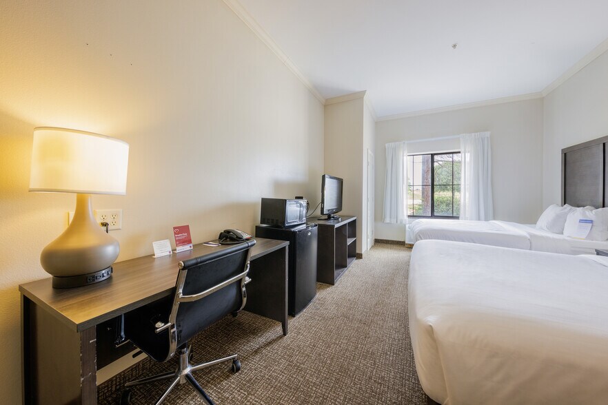 More Photos Of 201 SE Interstate Dr, Lawton Hotel For Sale