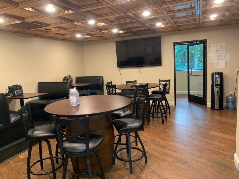 More Photos Of 301-315 Camars Dr, Warminster Research And Development For Lease