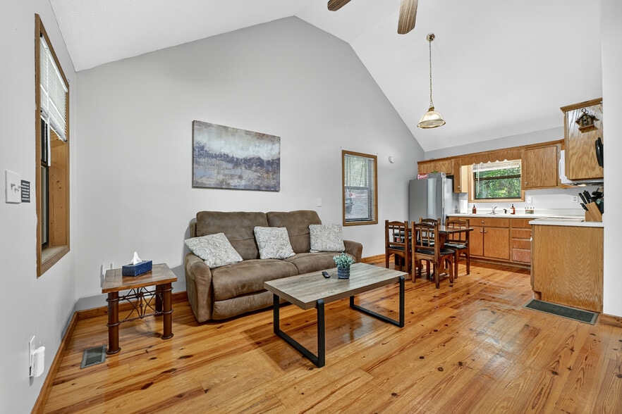 More Photos Of 77 Alpine Way, Blairsville Hotel For Sale