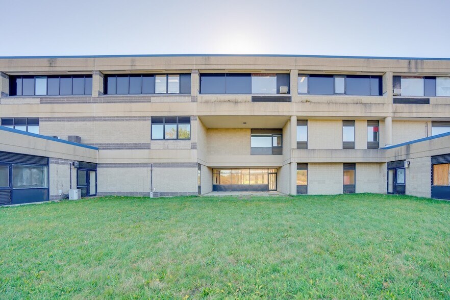 More Photos Of 275 Portsmouth Ave, Stratham Light Manufacturing For Sale