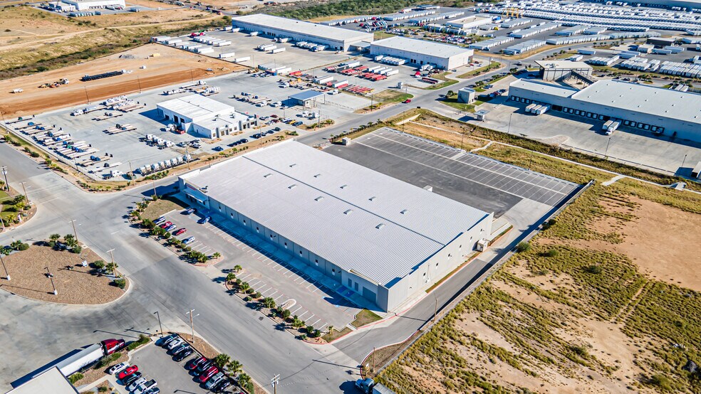 Primary Photo Of 901 Nicolas D Hachar Rd, Laredo Warehouse For Lease
