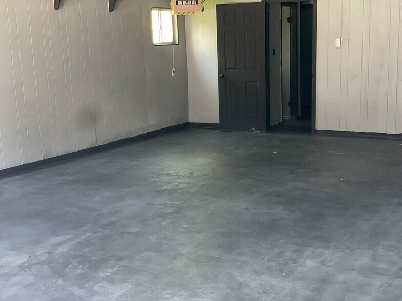 More Photos Of 1916 Cedar Dr, La Marque Restaurant For Lease