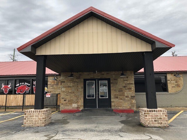 More Photos Of 1700 S Caraway Rd, Jonesboro Restaurant For Lease