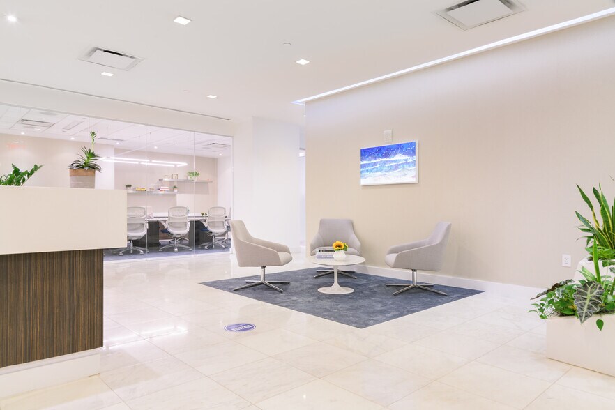 More Photos Of 535 Fifth Ave, New York Coworking Space