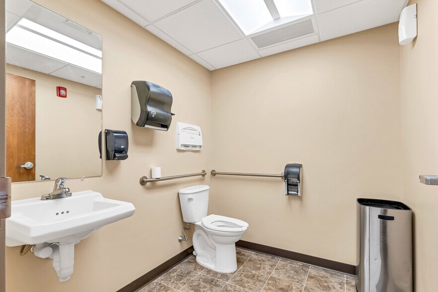 More Photos Of 81 Whittier Hwy, Moultonborough Office For Sale