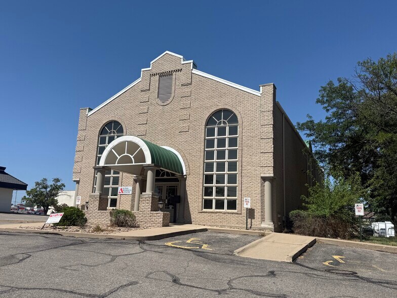 More Photos Of 2251 N Woodlawn Blvd, Wichita Medical For Sale