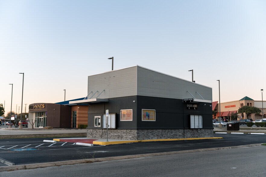 More Photos Of 9139 Grissom Rd, San Antonio General Retail For Lease