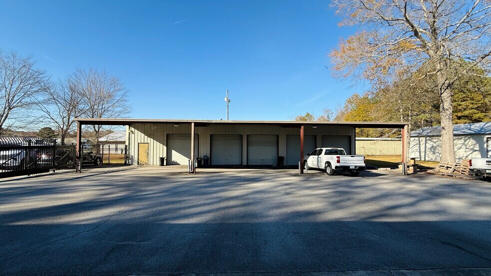 More Photos Of 105 Sunbelt Blvd, Columbia Distribution For Sale