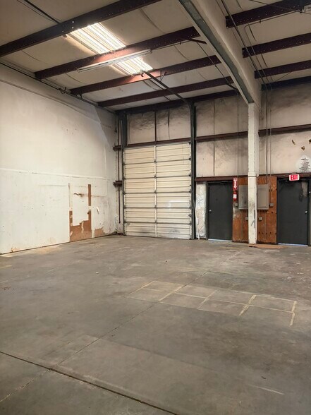 More Photos Of 4104 Holland Blvd, Chesapeake Light Distribution For Sale