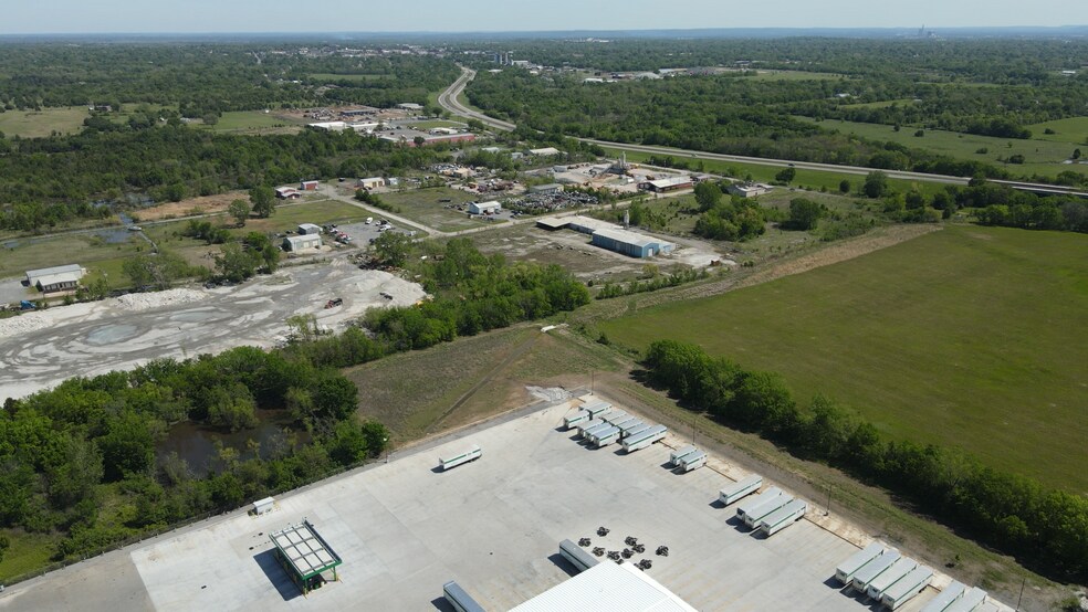 More Photos Of 611 Azalea Dr, Muskogee Warehouse For Sale