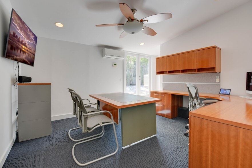 More Photos Of 701 Simonton St, Key West Office For Sale
