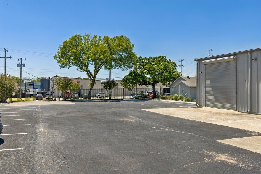 More Photos Of 2655 Myrtle Springs Ave, Dallas Light Manufacturing For Sale