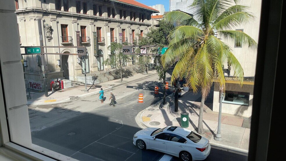 More Photos Of 39 NE 1st Ave, Miami Storefront Retail Office For Lease