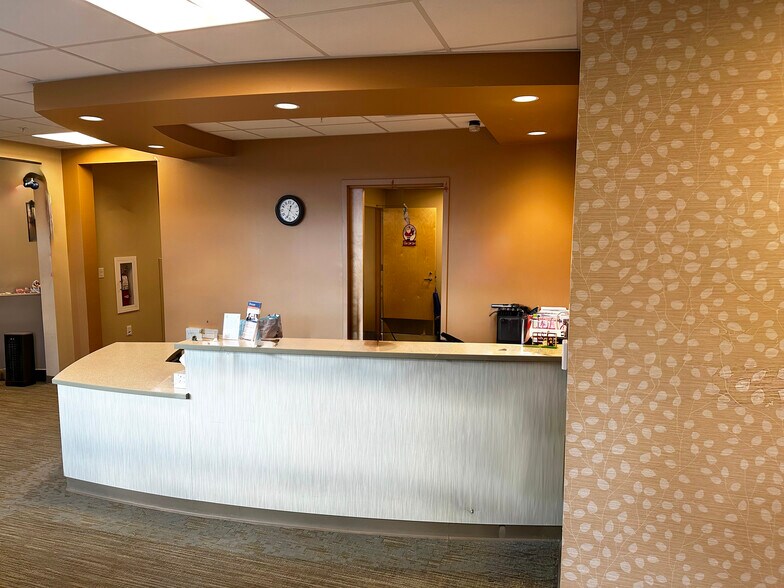 More Photos Of 13 Healthcare Dr, Rochester Medical For Lease