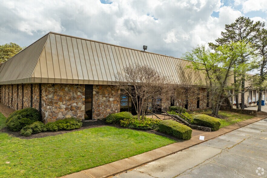 More Photos Of 2900 Datsun Dr, Memphis Distribution For Lease