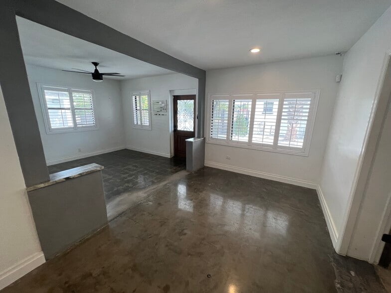 More Photos Of 2323 W Aileen St, Tampa General Retail For Lease