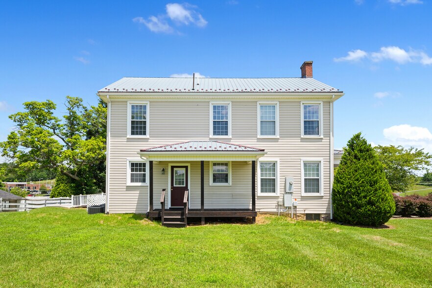 More Photos Of 6245 University Park Dr, Radford Office Residential For Sale