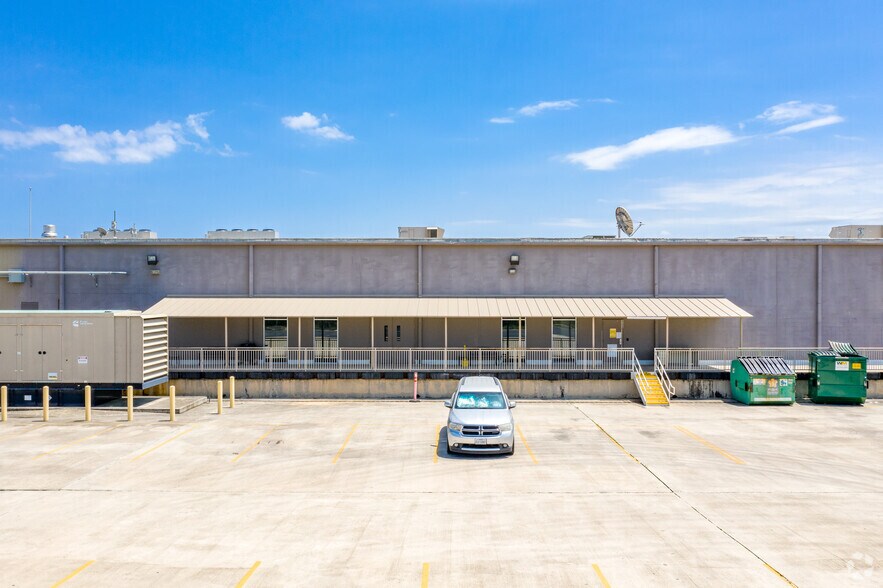 More Photos Of 11711 IH 35 N, San Antonio Office For Lease