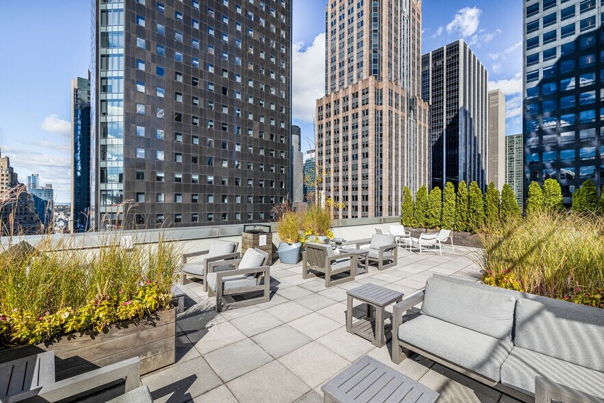 More Photos Of 1140 Avenue of the Americas, New York Coworking Space