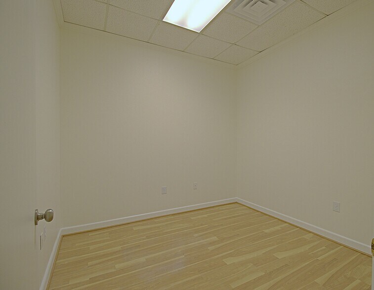 More Photos Of 18025 W Little York Rd, Katy Flex For Sale