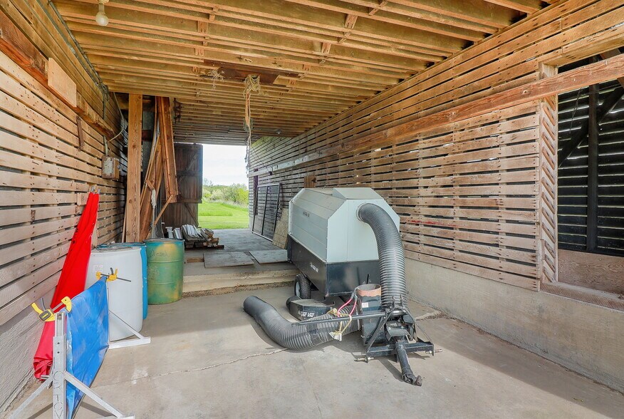 More Photos Of 27 S 100 W, Valparaiso Veterinarian Kennel For Sale