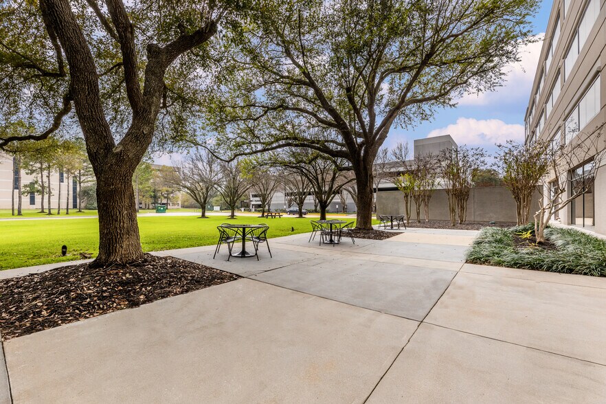 More Photos Of 1330 Enclave Pky, Houston Office For Lease