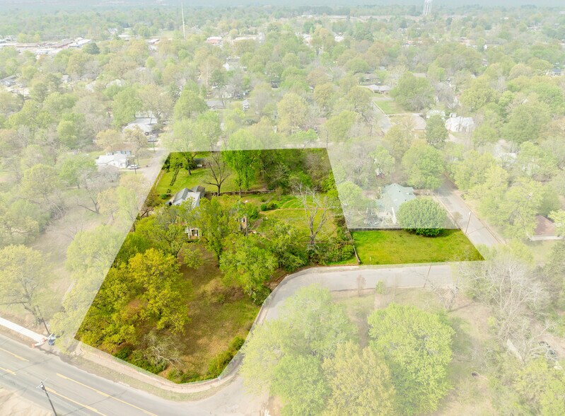 More Photos Of 600 Crockett Cir, Paris Specialty For Sale