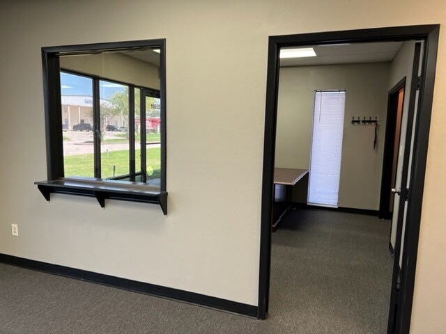 More Photos Of 11055 Neeshaw Dr, Houston Warehouse For Lease