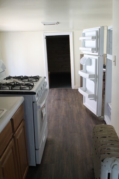More Photos Of 12 Park Pl, Hudson Storefront Retail Residential For Lease