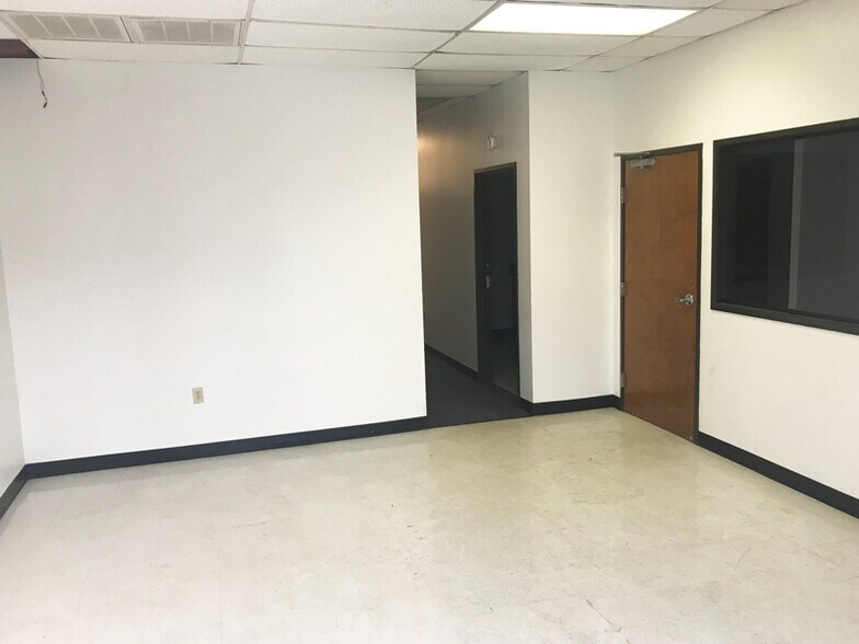 More Photos Of 3913 Todd Ln, Austin Warehouse For Lease