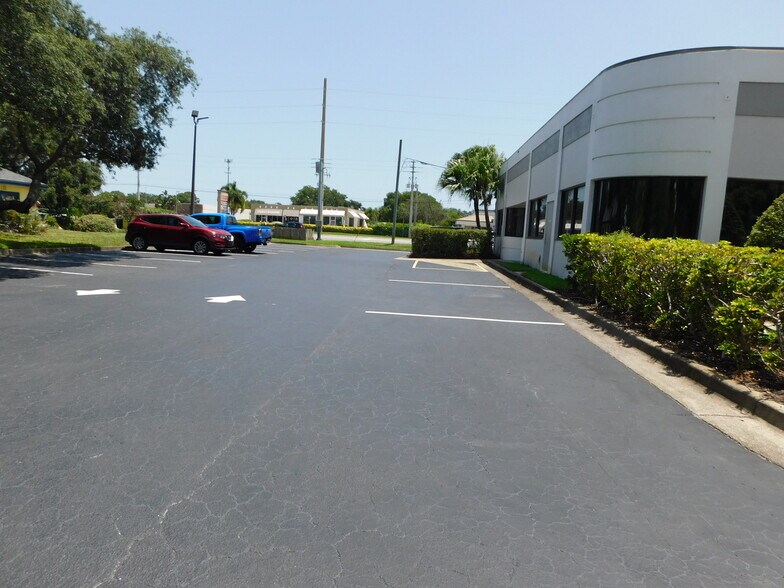 More Photos Of 21 Suntree Pl, Melbourne Medical For Lease