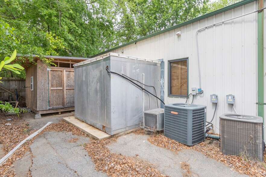 More Photos Of 1704-1710 W Main St, Central Restaurant For Lease