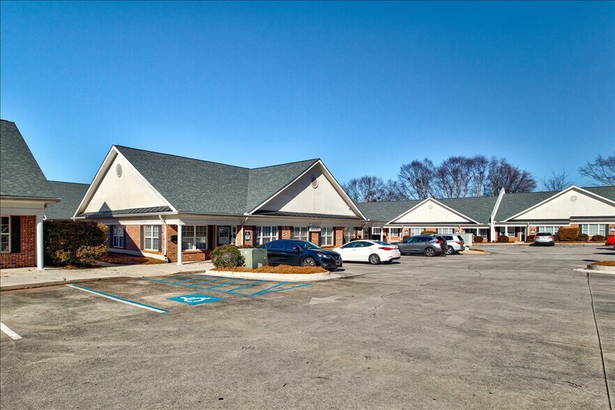 More Photos Of 801-814 Pavilion Ct, McDonough Office For Lease