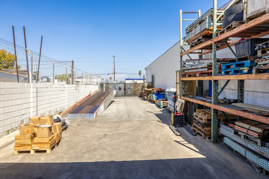 More Photos Of 1428 W South Central Park Ave, Anaheim Warehouse For Lease