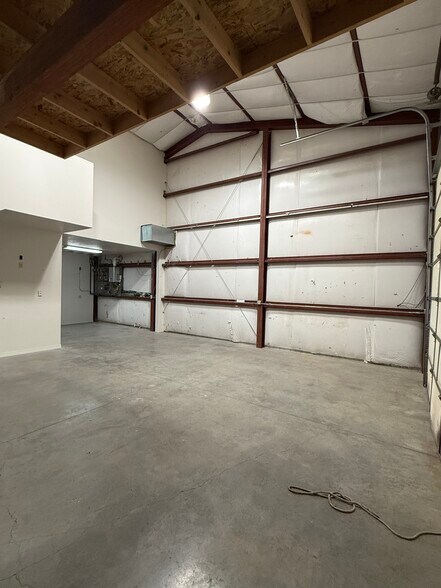 More Photos Of 1431 Anderson Rd, Montrose Warehouse For Lease