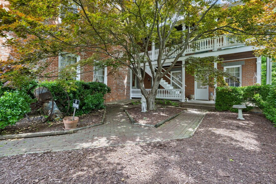 More Photos Of 146 S 3rd St, Ste Genevieve Hospitality For Sale