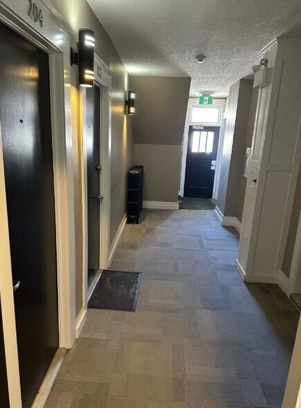 More Photos Of 58 Madison Av N, Kitchener Apartments For Sale