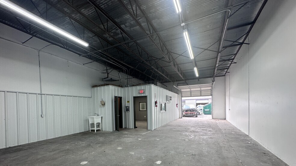 More Photos Of 6912 Rampart St, Houston Service For Lease