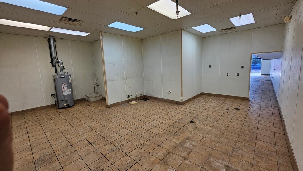 More Photos Of 5860-5990 Sashabaw Rd, Independence Township Unknown For Lease