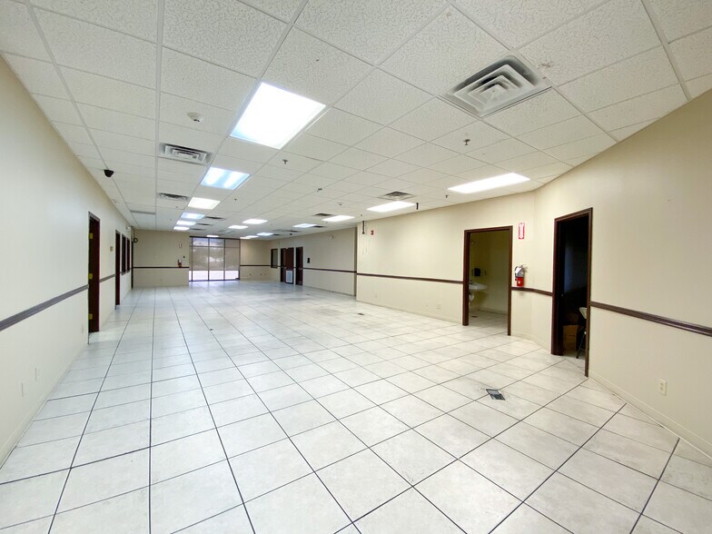 More Photos Of 801 Hallmark Dr, Laredo Warehouse For Lease
