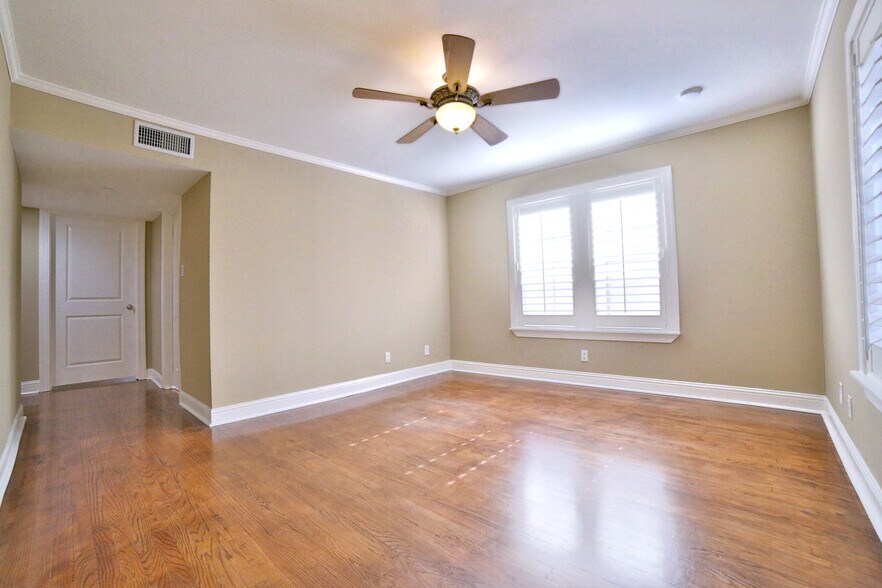 More Photos Of 2625 Peckham St, Houston Office Residential For Lease