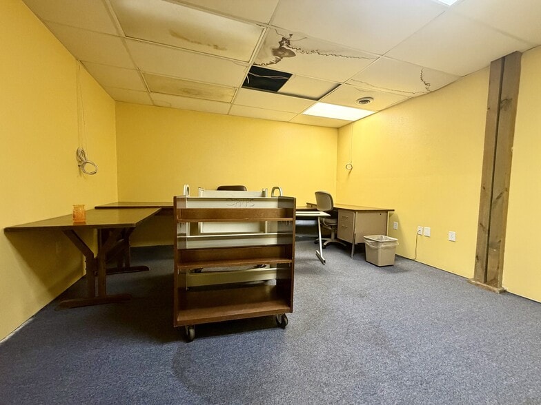 More Photos Of 322 Historic 66 E, Waynesville Office For Sale