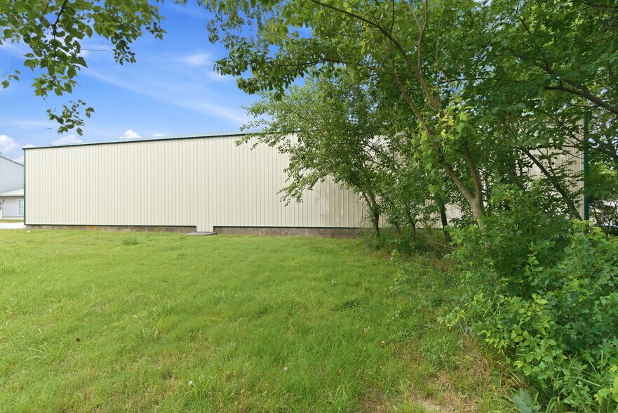 More Photos Of 136 N Prigmor Ave, Joplin Industrial For Sale