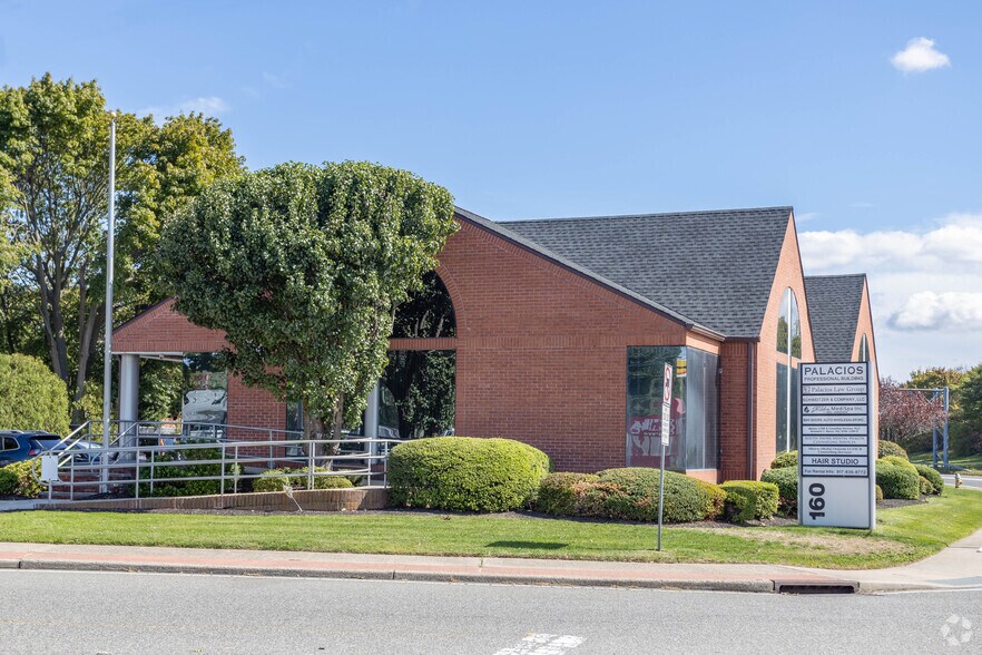 Primary Photo Of 160 Howells Rd, Bay Shore Office For Lease